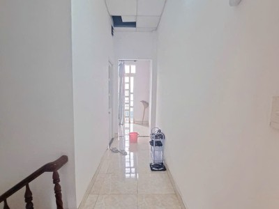 Bán nhà trệt lầu dĩ an,đường 2 xe hơi,gần svđ dĩ an,giá đầu tư 1