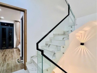 Bán nhà đường sư vạn hạnh, q.10, 80m , 3 tầng, 4pn, 9,x tỷ 4
