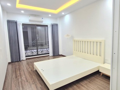 Vị trí trung tâm, ngõ rộng, thoáng, khu dân trí cao, an ninh tốt.  full nội thất: 2