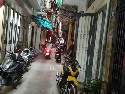 Bán gấp giá rẻ thang máy đê trần khát chân 34m, 6 tầng, mặt tiền 3.4m, 9 tỷ hai bà trưng. 0