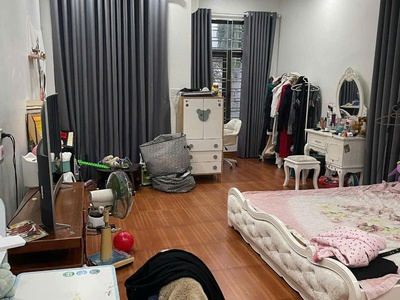 Bán nhà thiên lôi, 119m 3 tầng, đường 5m, giá 6.5 tỉ, sát cạnh siêu thị aeon 3