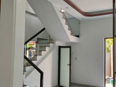 Bán nhà 3 tầng - Gần chợ Đông Lãm - Có sân cổng - ô tô đỗ cửa 2