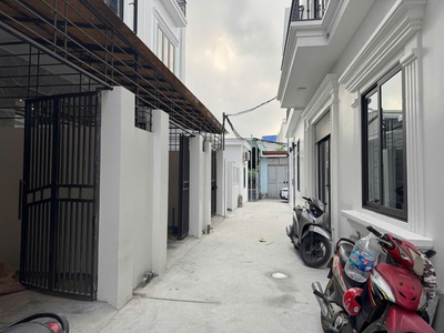 Nhà 3 tầng - Trung tâm Đồng Hoà - Sân cổng riêng - ô tô đỗ cửa 3