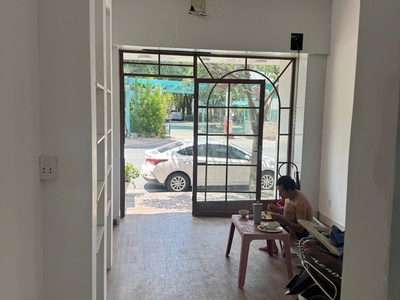 Chính chủ cho thuê mặt tiền kinh doanh thoáng mát, ngay gần sân bay - Phường 2, Quận Tân Bình. 4
