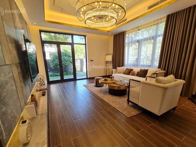 Chính Chủ cần bán nhà phân lô phố Trung Kính,Hạ Yên Quyết dt 67 m2 x 5 t đường 6 m 23 tỷ 0