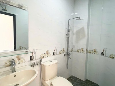 Nhà xây mới phố Pháo Đài Láng - 6 tầng - thang máy - thiết kế hiện đại 2