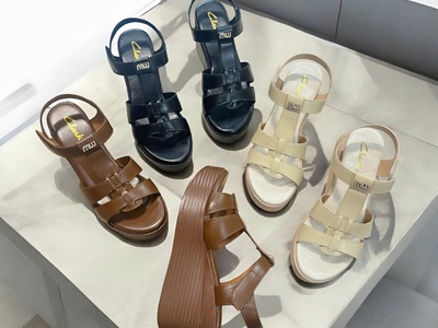 Sandal đế xuồng - Nâng tầm phong cách, giữ trọn sự thoải mái 0