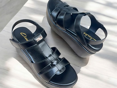 Sandal đế xuồng - Nâng tầm phong cách, giữ trọn sự thoải mái 1