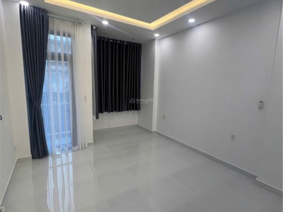 Bán nhà lê hồng phong, q.10, 50m , nở hậu, 8,x tỷ 1