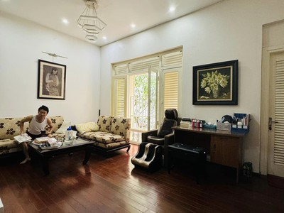 Cho thuê nhà phân lô bàn cờ 28b điện biên phủ 60m, 3 tầng mặt tiền 4m 2
