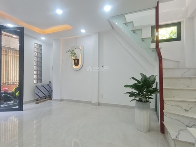 Bán nhà quận 8 - ngang 4.2m - 4 tầng btct kiên có 1 bước ra mặt tiền - nhỉnh 4 tỷ 2