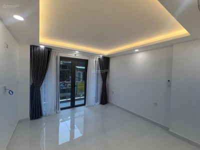 Bán nhà lê hồng phong, q.10, 50m , nở hậu, 8,x tỷ 3