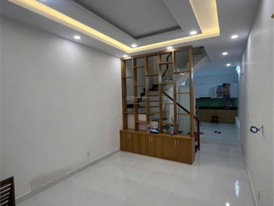 Bán nhà lê hồng phong, q.10, 50m , nở hậu, 8,x tỷ 2