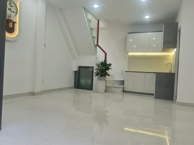 Bán nhà quận 8 - ngang 4.2m - 4 tầng btct kiên có 1 bước ra mặt tiền - nhỉnh 4 tỷ 1