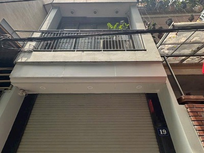 Nhà đẹp dân xây - gần phố - ô tô đỗ cửa - hai thoáng trước sau - kinh doanh văn phòng -online 0