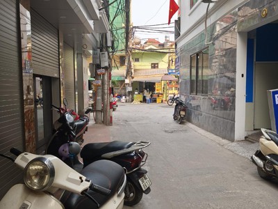 Nhà đẹp xây mới - thang máy - oto 7 chỗ vào nhà- cách mặt ngõ 10m. - kinh doanh sầm uất - thoáng 0