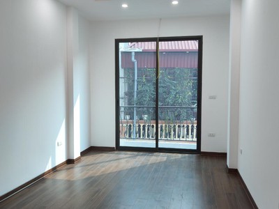 Nhà đẹp xây mới - thang máy - oto 7 chỗ vào nhà- cách mặt ngõ 10m. - kinh doanh sầm uất - thoáng 2
