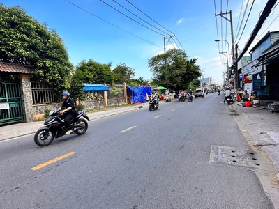 Bán nhà thạnh lộc 19 sát ngã tư ga cách mt 40m dtsd 200m2 đường trước nhà 7m giá hơn 5 tỷ 0
