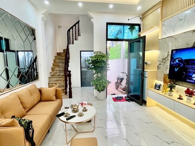Bán nhà dân xây phố hoàng mai-3 tầng-39m2 -mt 4 m giá chỉ 5,6 tỷ 0