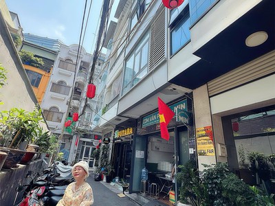 Bán nhà đường xe hơi 15b lê thánh tôn, p.bến nghé, quận 1 - nơi khách tây lưu trú nhộn nhịp 0