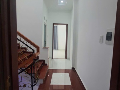 Bán nhà thạnh lộc 19 sát ngã tư ga cách mt 40m dtsd 200m2 đường trước nhà 7m giá hơn 5 tỷ 3