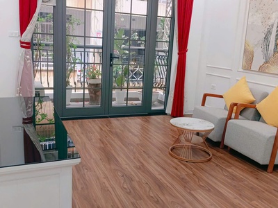 Bán nhà ngọc lâm, long biên, gần bến xe, trường học, chợ, nhà phân lô, ô tô tránh, full nội thất. 1