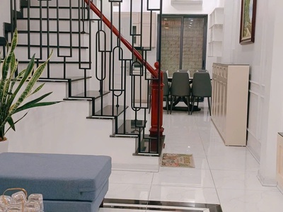 Bán nhà ngọc lâm, long biên, gần bến xe, trường học, chợ, nhà phân lô, ô tô tránh, full nội thất. 0