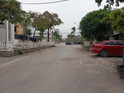 Bán đất phân lô ở bát khối long biên vỉa hè oto tránh nhau rộng 70m mặt tiền: 4.7m, 11 tỷ 1