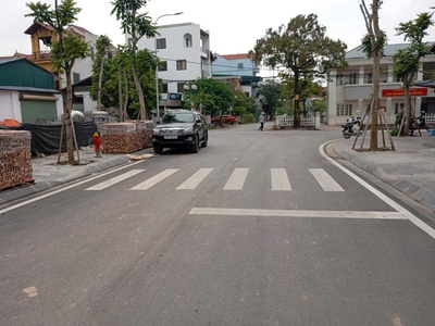 Bán đất phân lô ở bát khối long biên vỉa hè oto tránh nhau rộng 70m mặt tiền: 4.7m, 11 tỷ 0