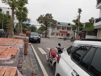 Bán đất phân lô ở bát khối long biên vỉa hè oto tránh nhau rộng 70m mặt tiền: 4.7m, 11 tỷ 2