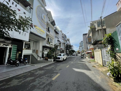 Cho thuê nhà 6 phòng ngủ mặt tiền nguyễn thị nghĩa p2 - đà lạt - giá 25tr 0