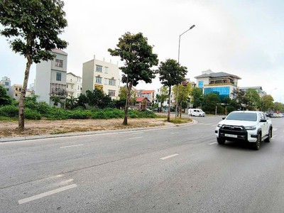 Bán đất TMDV mặt đường Trường Chinh, ph Tứ Minh, TP HD, 500m2, mt 20m, giá tốt 0