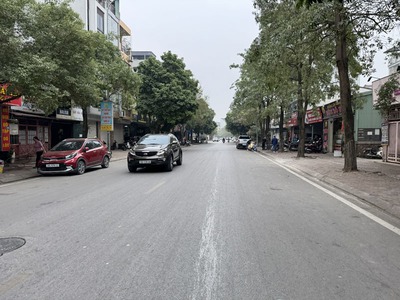 Bán nhà cấp 4 mặt phố Phạm Khắc Quảng, Giang Biên - DT 40m2, đường rộng 25m, vỉa hè lớn, kinh doanh 4