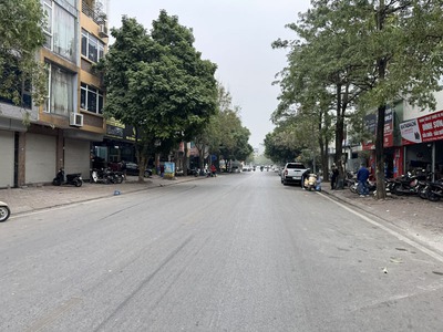 Bán nhà cấp 4 mặt phố Phạm Khắc Quảng, Giang Biên - DT 40m2, đường rộng 25m, vỉa hè lớn, kinh doanh 5