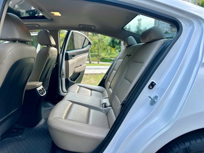 Bán xe Hyundai Elantra 2.0 AT 2021, màu trắng. 5