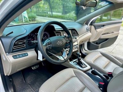 Bán xe Hyundai Elantra 2.0 AT 2021, màu trắng. 8
