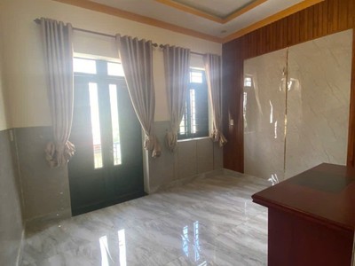 Bán nhà 3 tầng dĩ an,đượng nhựa 8m thông thoáng,gần ngã tư chiêu liêu 4
