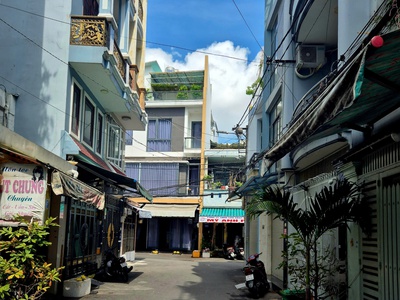 Chủ cần bán nhà 2 lầu st, lạc long quân, p9, 4.9x11m, 9 tỷ tl 1