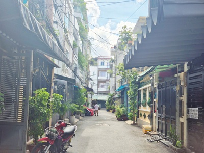 Chủ cần bán nhà 2 lầu st, lạc long quân, p9, 4.9x11m, 9 tỷ tl 2