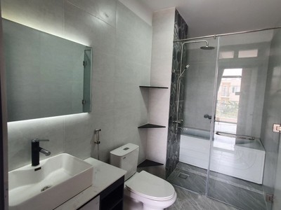 Bán nhà mặt phố võ văn hát, q.9, 60m , 4 tầng, 6.1 tỷ, sổ hồng 4