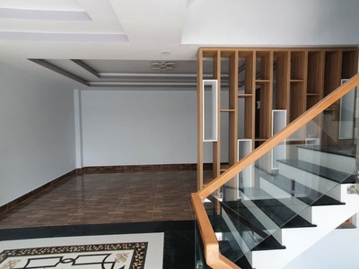Bán nhà mặt phố võ văn hát, q.9, 60m , 4 tầng, 6.1 tỷ, sổ hồng 2