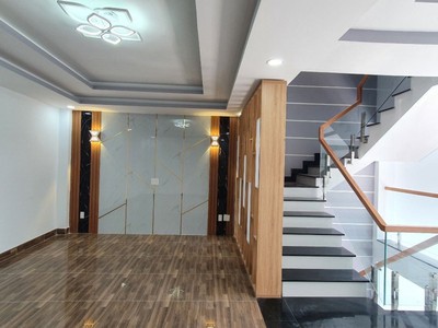 Bán nhà mặt phố võ văn hát, q.9, 60m , 4 tầng, 6.1 tỷ, sổ hồng 1