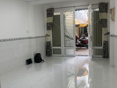 Nhà mới 2 tầng cách mặt tiền 15m hẻm thẳng xe hơi sổ vuông 45m2 gía4,53 tỷ thương lượng 2