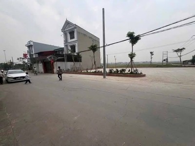 Bìa làng phúc hậu - dục tú- trục kinh doanh sầm uất đừng 3 ô tô tránh gần vin cổ loa dduongf dẫn 0