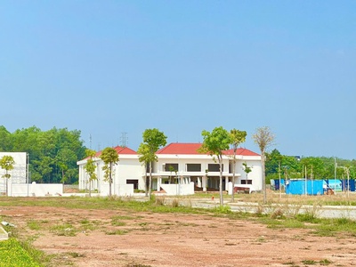 Cần tiền nên cần bán gấp lô đất 2 mặt tiền đối diện công viên trung tâm chỉ 980Tr. Sở hữu ngay 4