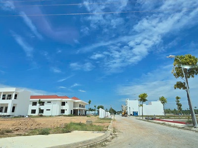 Cần tiền nên cần bán gấp lô đất 2 mặt tiền đối diện công viên trung tâm chỉ 980Tr. Sở hữu ngay 0