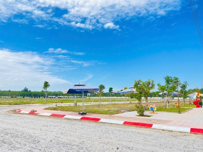 Cần tiền nên cần bán gấp lô đất 2 mặt tiền đối diện công viên trung tâm chỉ 980Tr. Sở hữu ngay 2