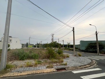 Lô nóng hổi   chỉ 6 tỷ, sở hữu ngay lô 215m2  full thổ cư, sổ hồng chính chủ, sadoland - thảo điền 0