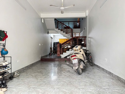 Bán nhà 3 tầng tổ 11, tt quang minh, mê linh. nhà mới, đầy đủ tiện nghi, 2 mặt thoáng 0
