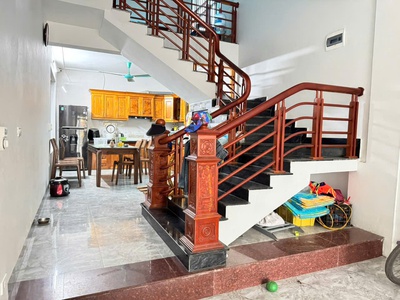 Bán nhà 3 tầng tổ 11, tt quang minh, mê linh. nhà mới, đầy đủ tiện nghi, 2 mặt thoáng 1